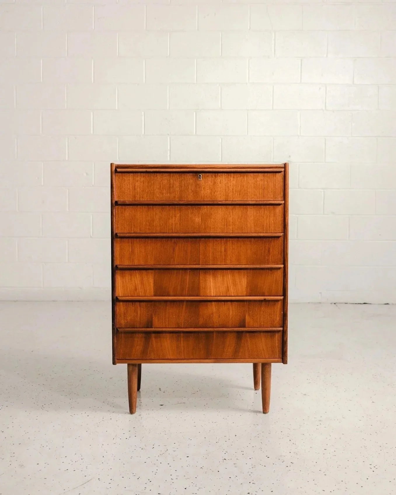 Chest of Drawers in Teak