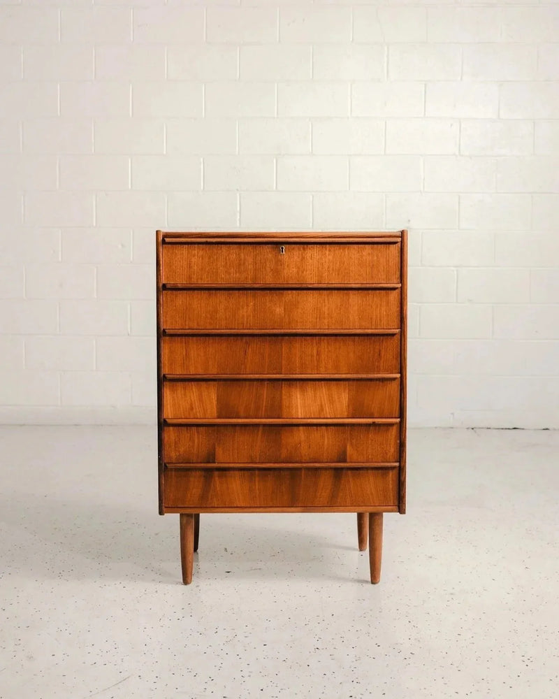 Chest of Drawers in Teak