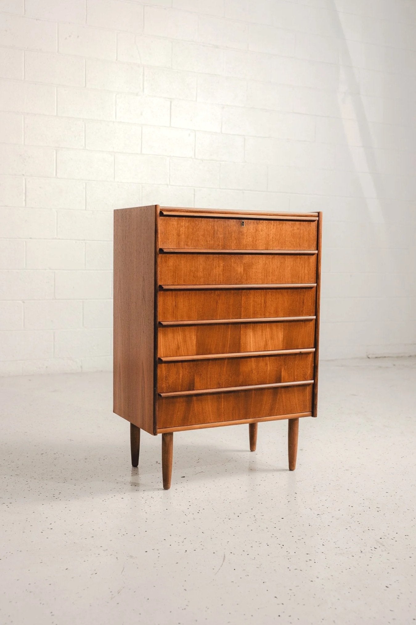Chest of Drawers in Teak