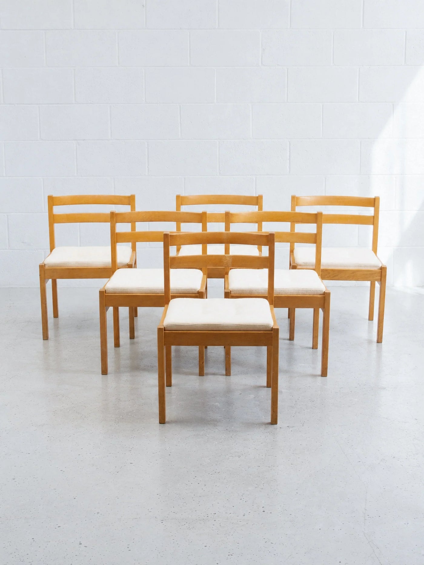 Set of Six Dining Chairs in Oak