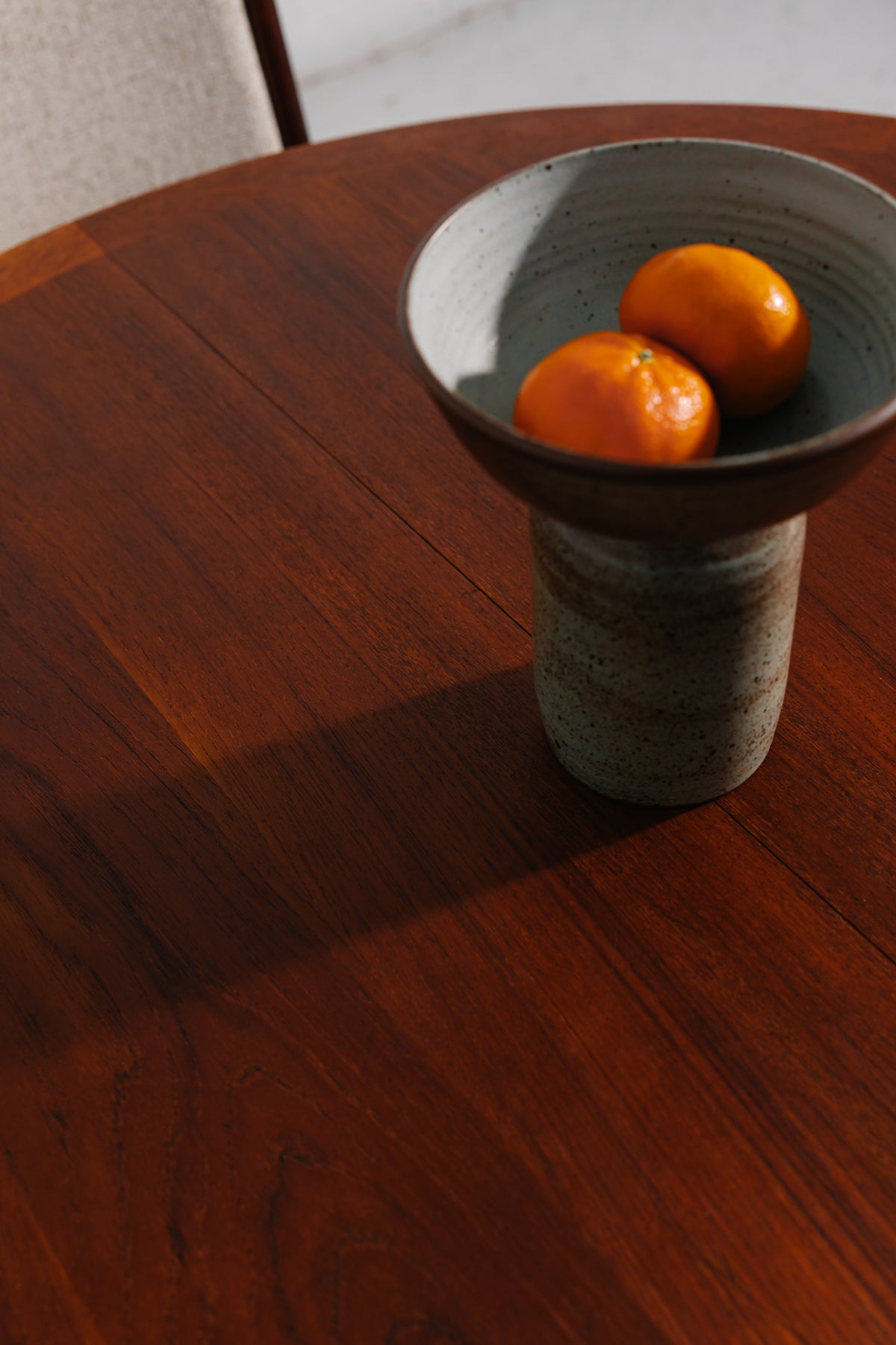 Extension detail of Round-to-Oval Extension Dining Table