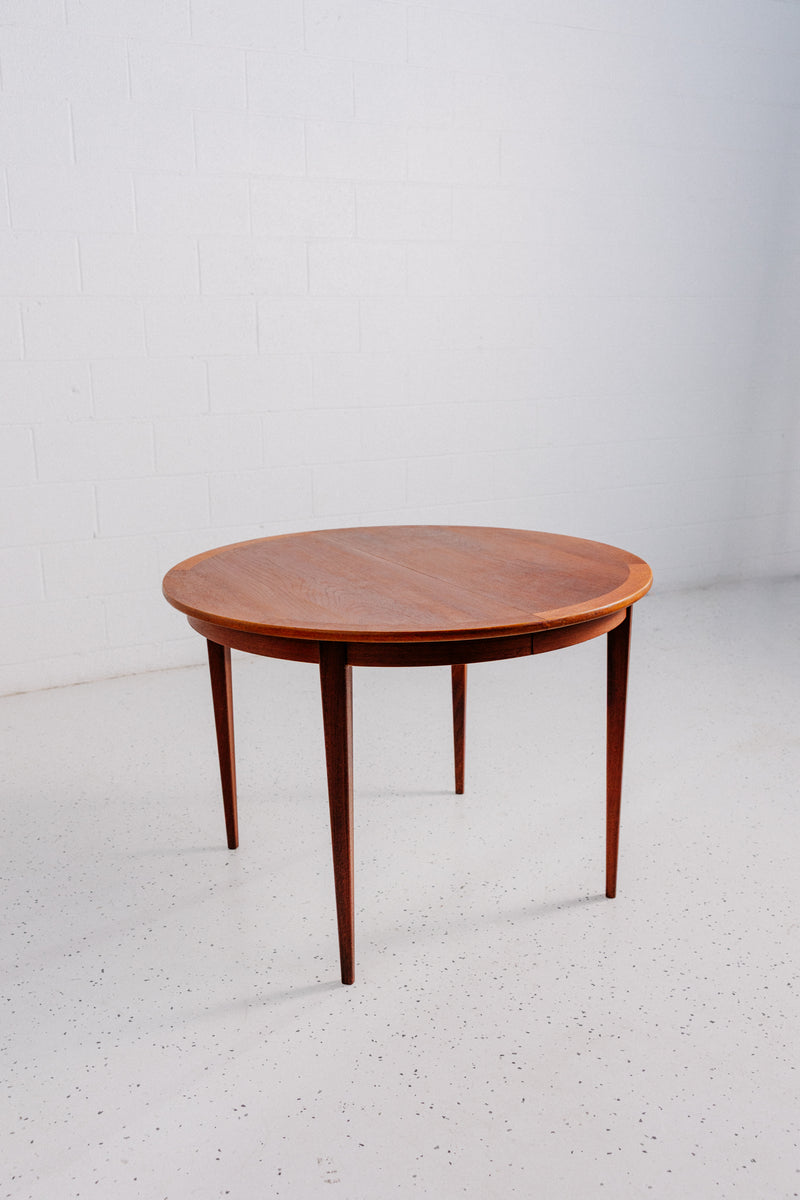 Round-to-Oval Extension Dining Table