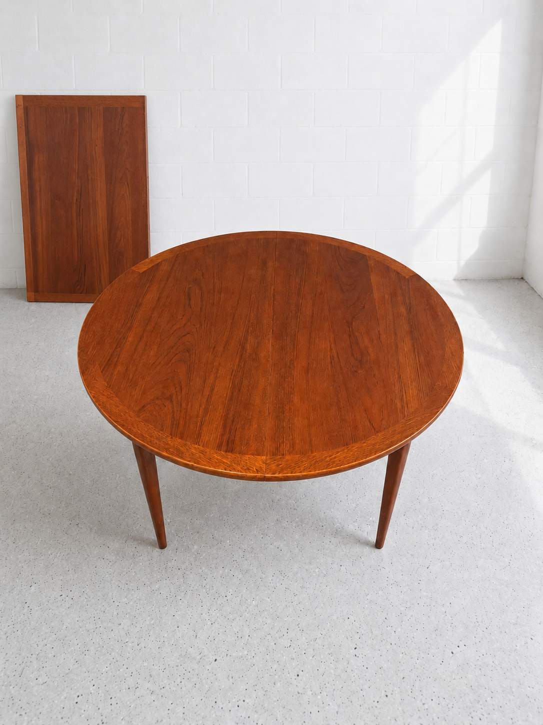 Round-to-Oval Extension Dining Table