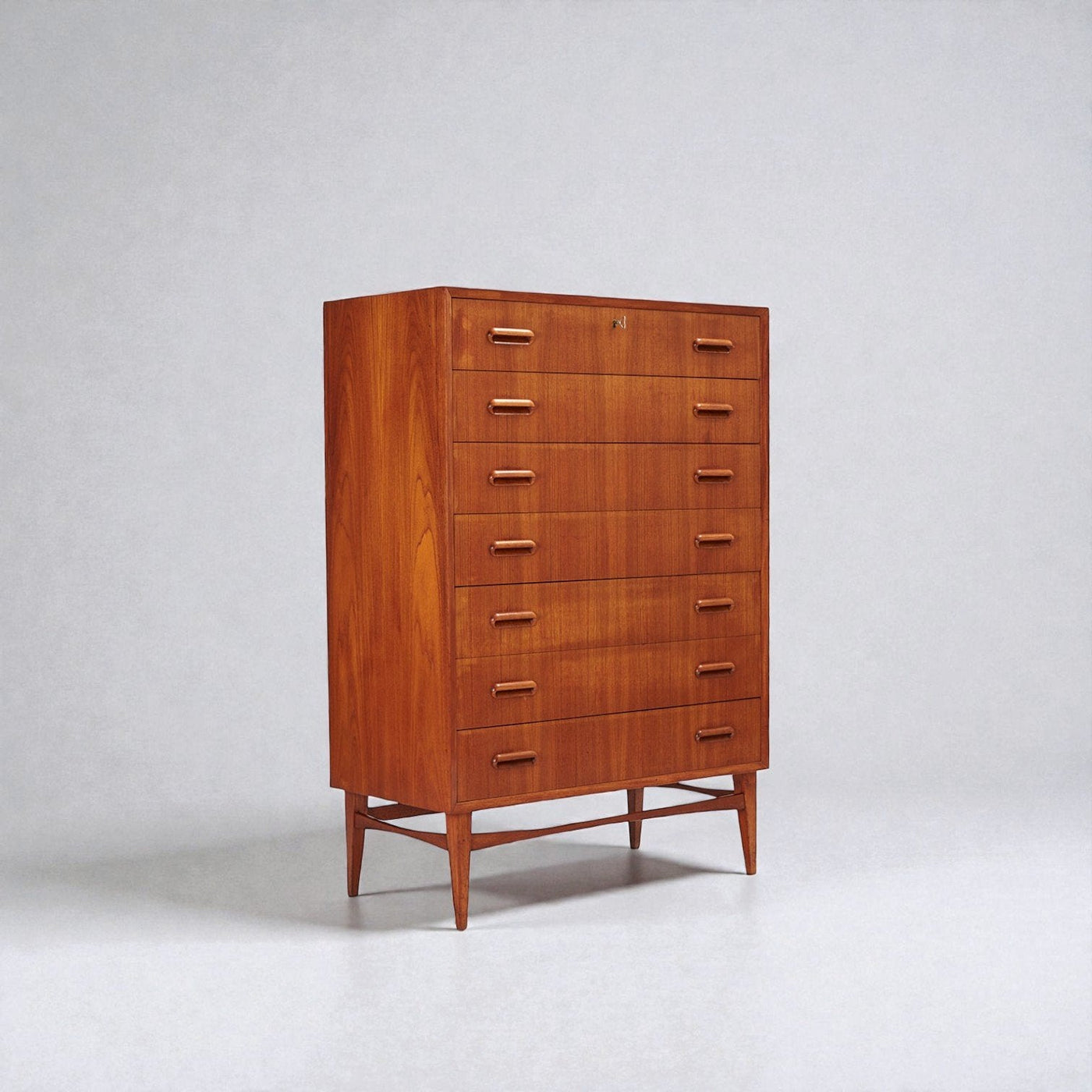 Chest of Drawers in Teak
