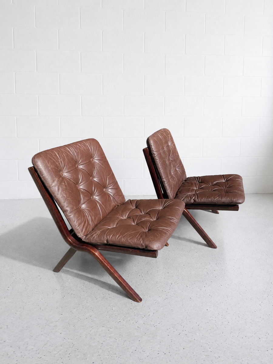 Pair of Norwegian Uno folding lounge chairs by Ekornes