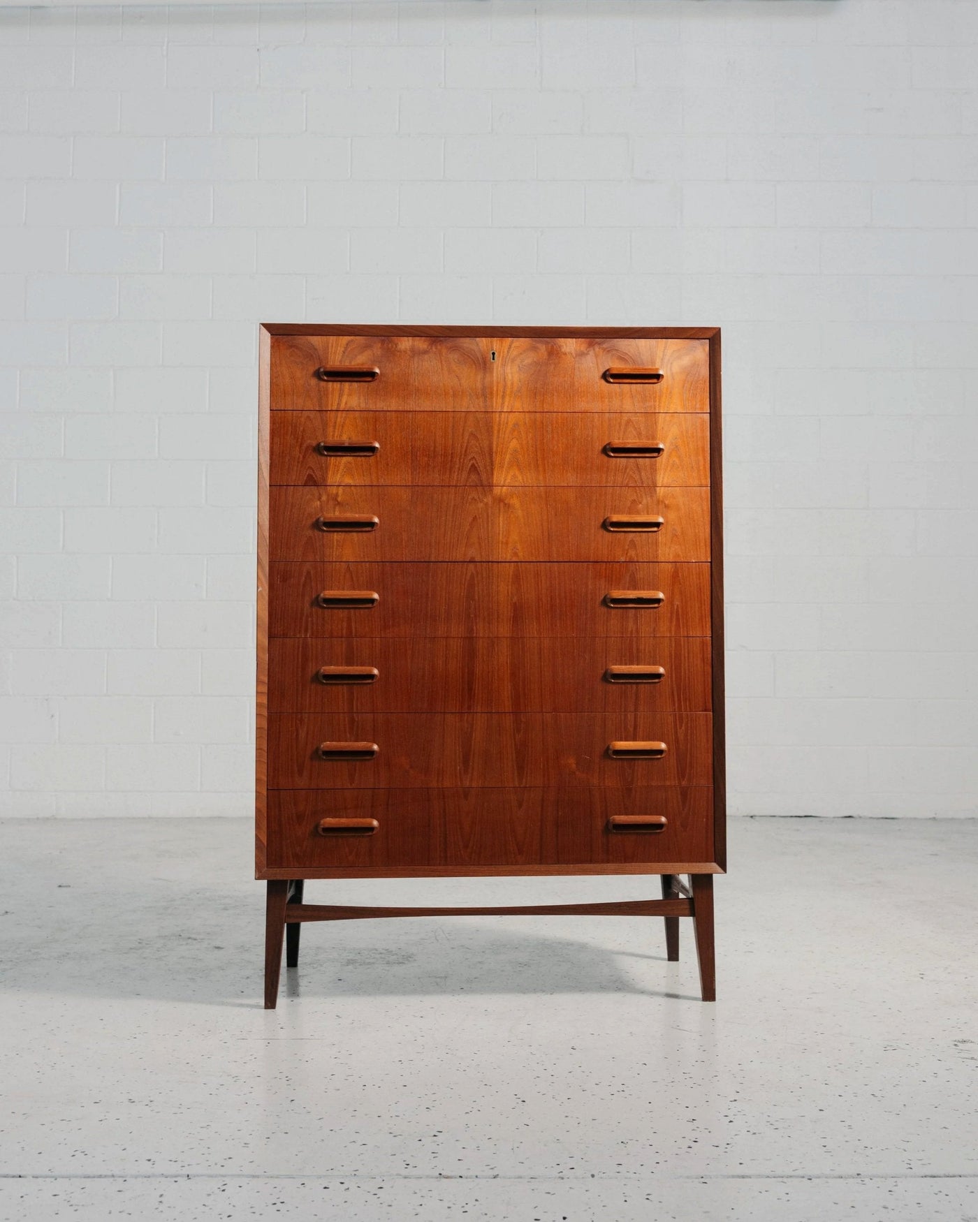 Chest of Drawers in Teak