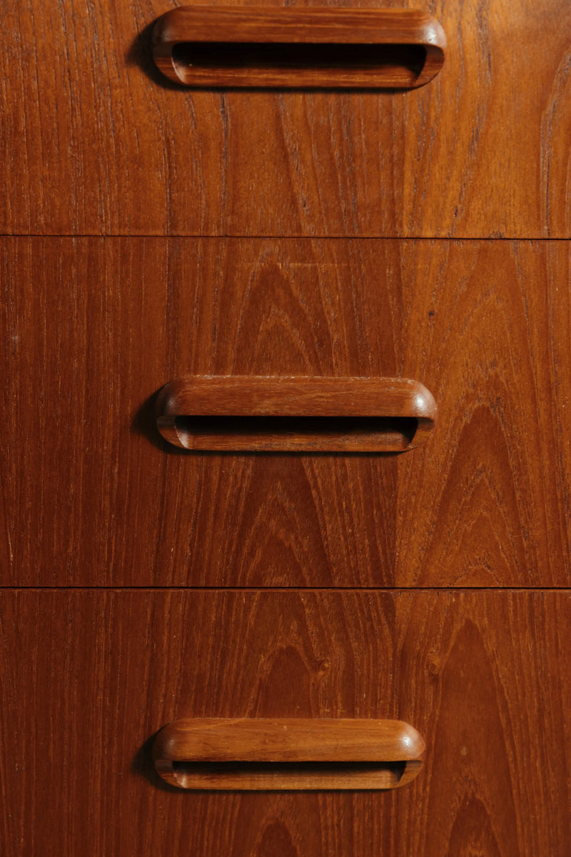 Chest of Drawers in Teak